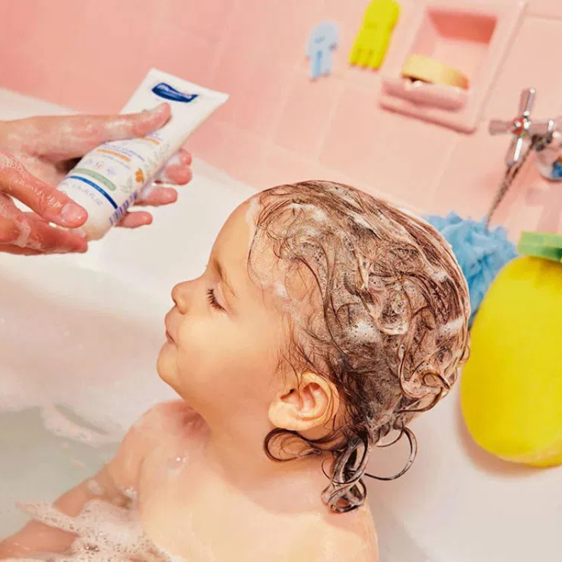 Mustela Shampooing Crème Démêlant et Nourrissant Cheveux Bouclés 200ml