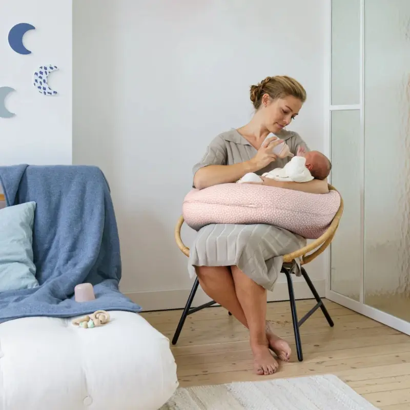 Doomoo Coussin d'Allaitement et Maternité Buddy - Cloudy Pink
