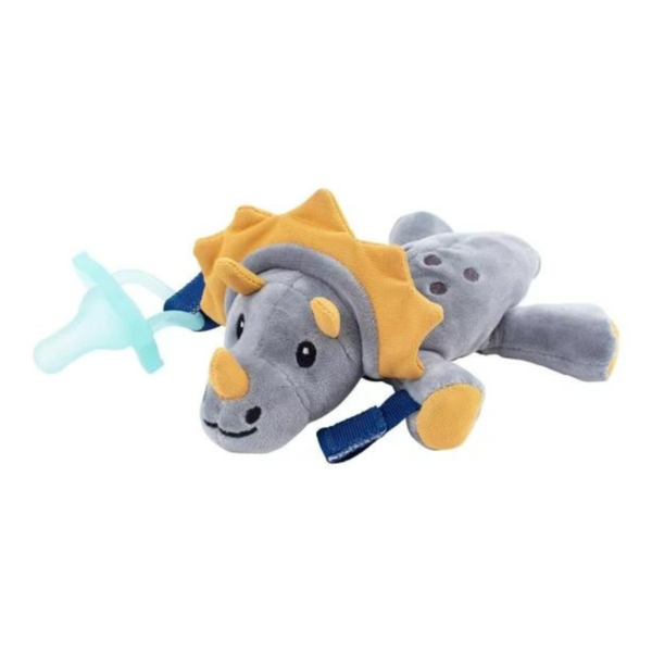 Teddy le Triceratops Lovey avec tétine de Dr. Brown’s, l'adorable compagnon conçu pour apaiser et réconforter votre bébé. Ce jouet doux et sécuritaire est doté d'une tétine attachée qui permet à bébé de s'apaiser tout en découvrant le monde autour de lui. Le design innovant combine un animal en peluche câlin avec une tétine orthodontique, favorisant ainsi le développement oral naturel de bébé tout en offrant un réconfort immédiat. Fabriqué avec des matériaux sans BPA, Teddy le Triceratops est non seulement doux pour la peau sensible de bébé, mais aussi facile à entretenir pour les parents. Optez pour Teddy le Triceratops Lovey avec tétine pour une expérience de succion apaisante et ludique, idéale pour les moments calmes et les instants de câlins.